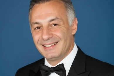"أحمد ساراتش أوغلو من أبطال مسلسل الورود والذنوب الداعمين، حيث يجسد عارف، والد زينب"