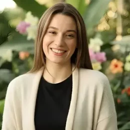 "الممثلة سمية ايدوغان في مسلسل تحت الأرض yeralti."