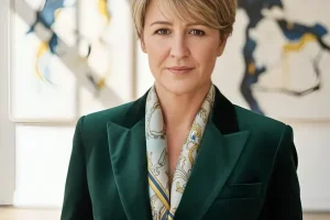 الممثلة هوليا جولشن إيرماك (Hülya Gülsen):السيرة الذاتية، واعمالها كاملة